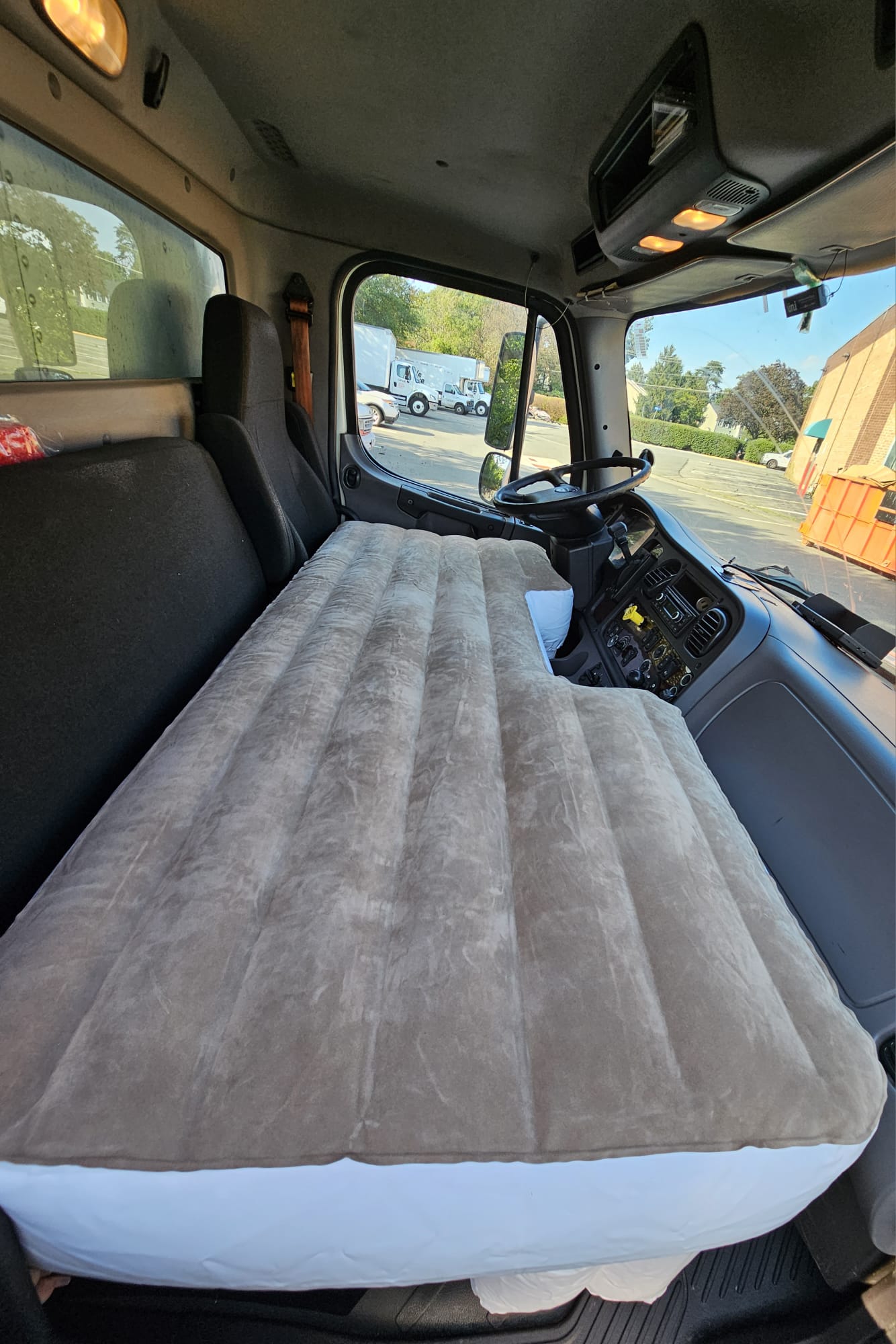 Inflatable deals truck mattress